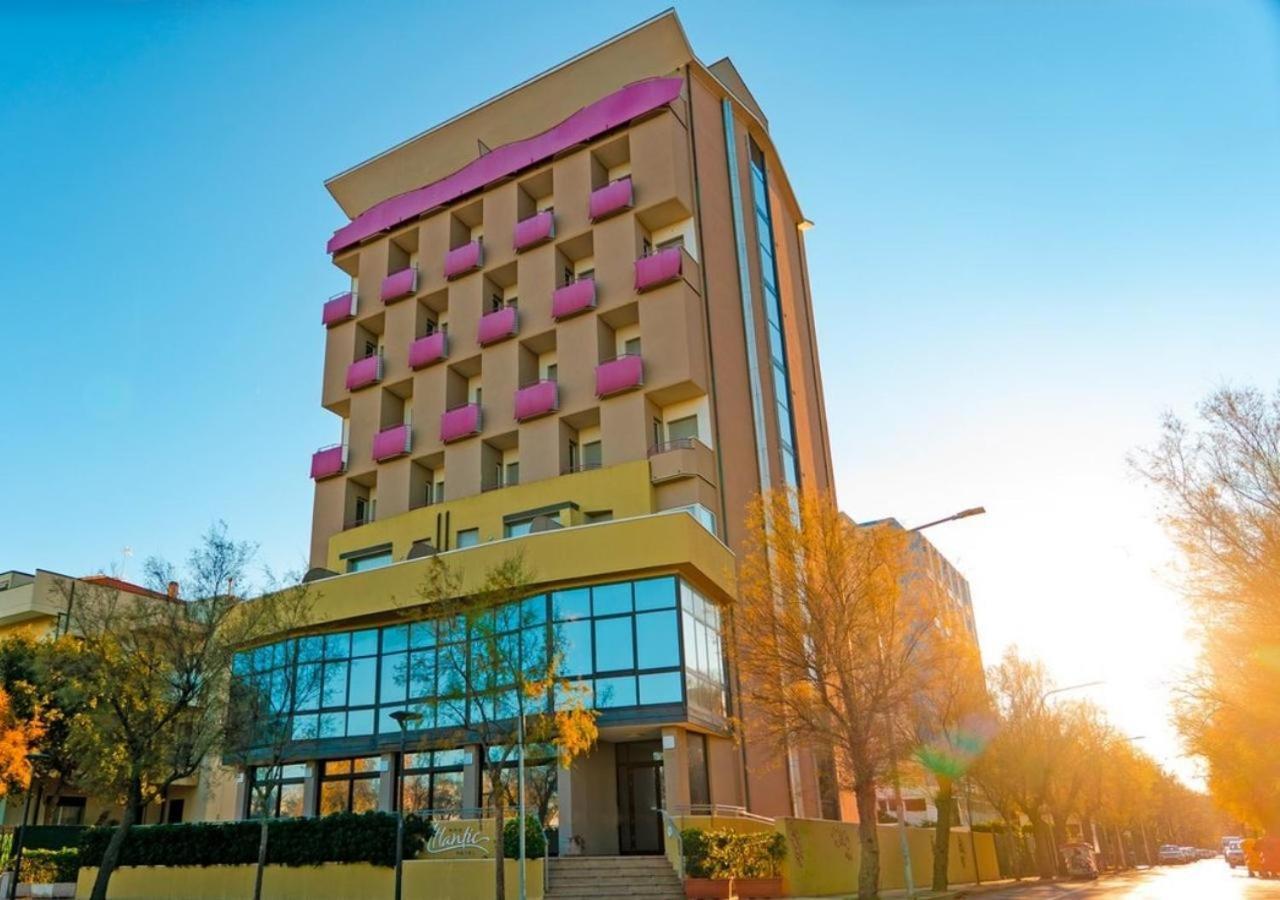 Hotel Atlantic Vista Mare Pesaro Bagian luar foto