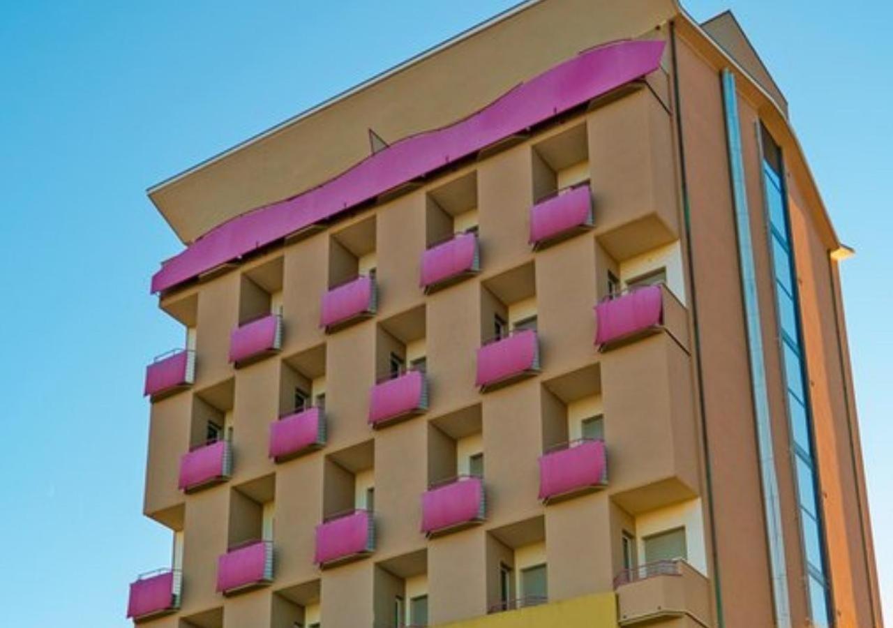 Hotel Atlantic Vista Mare Pesaro Bagian luar foto