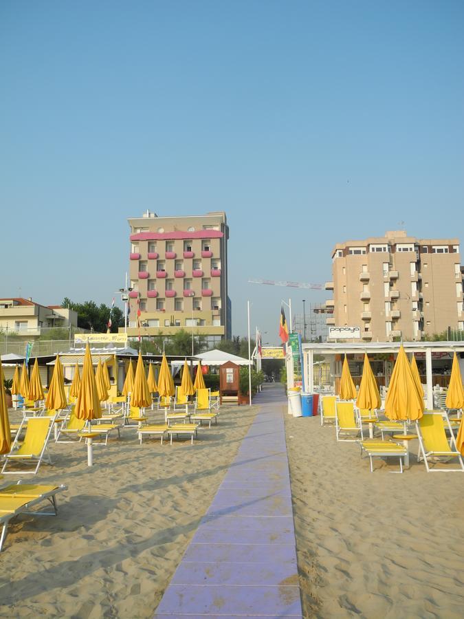 Hotel Atlantic Vista Mare Pesaro Bagian luar foto