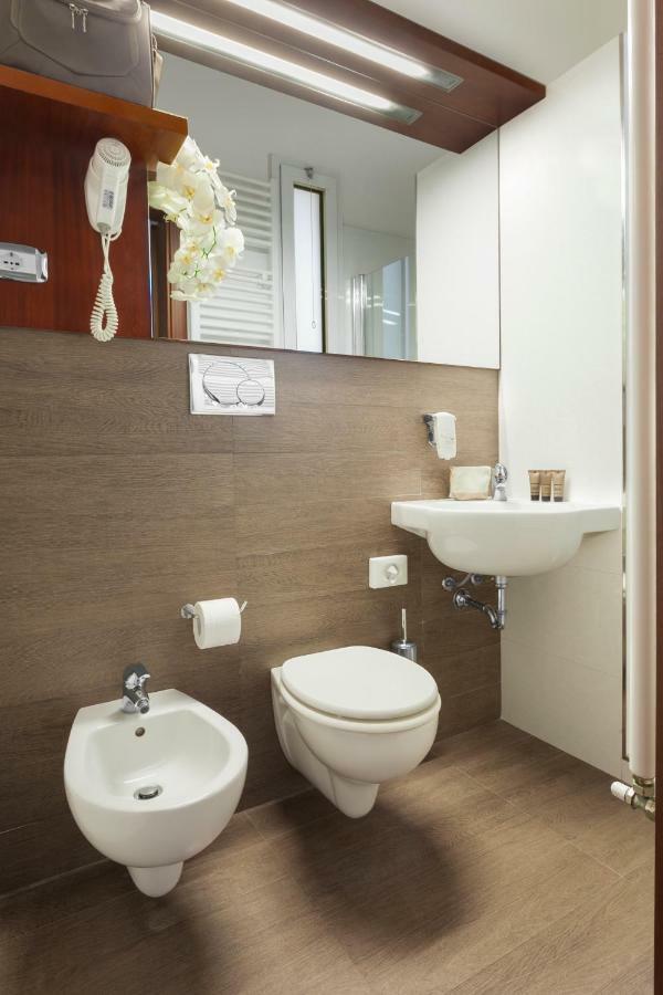 Hotel Atlantic Vista Mare Pesaro Bagian luar foto