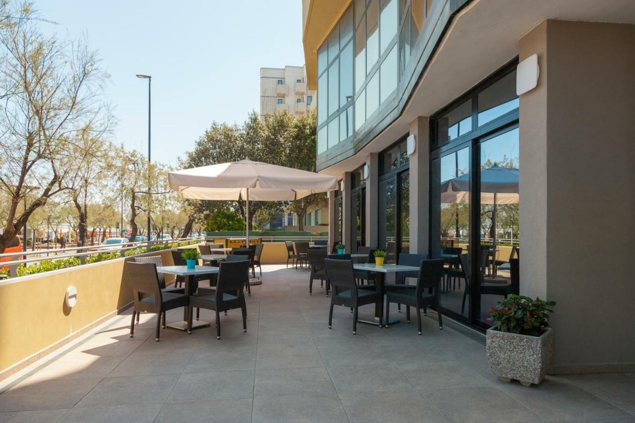 Hotel Atlantic Vista Mare Pesaro Bagian luar foto