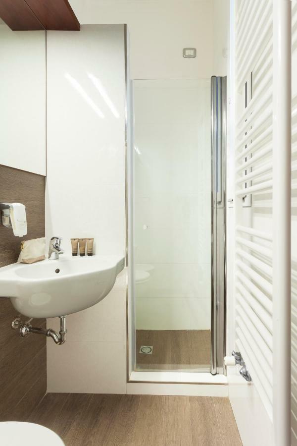 Hotel Atlantic Vista Mare Pesaro Bagian luar foto
