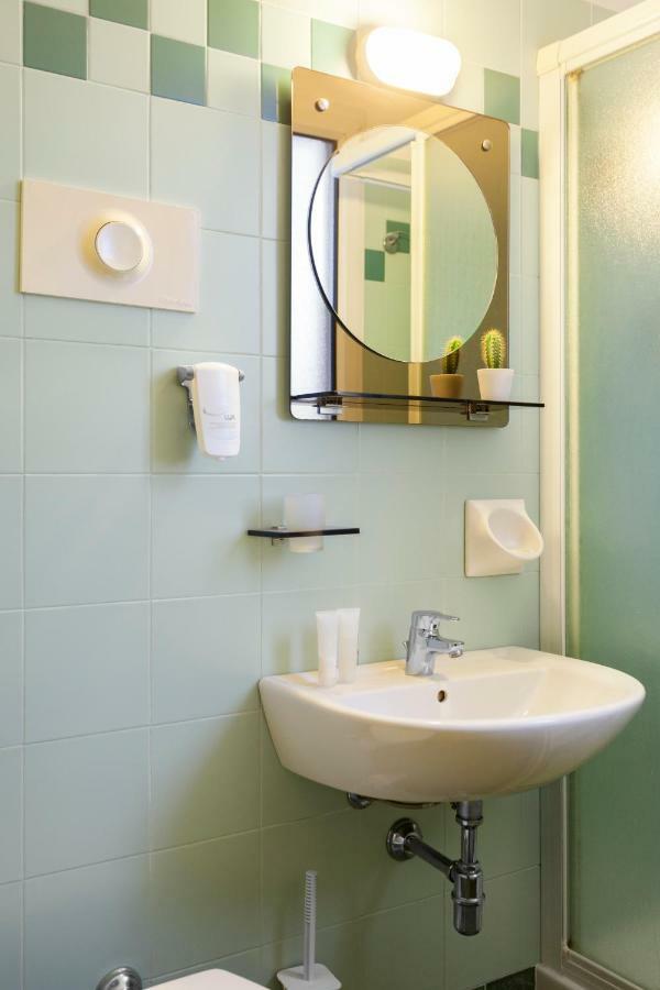 Hotel Atlantic Vista Mare Pesaro Bagian luar foto