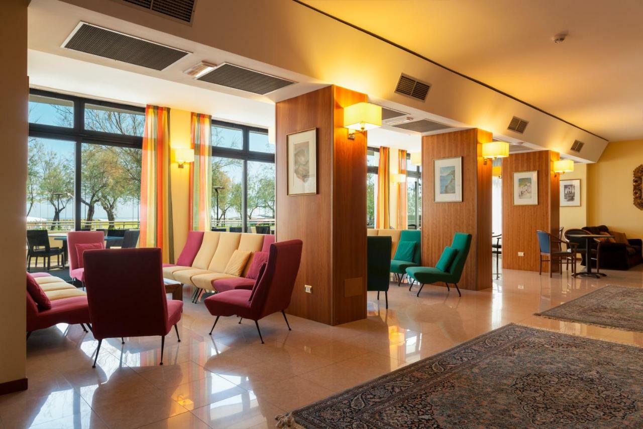 Hotel Atlantic Vista Mare Pesaro Bagian luar foto