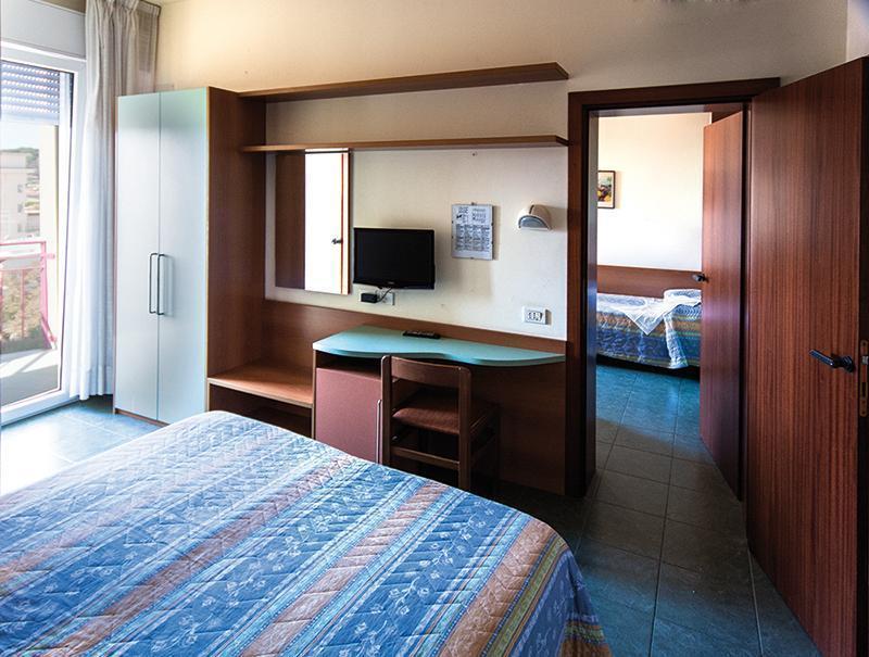 Hotel Atlantic Vista Mare Pesaro Bagian luar foto
